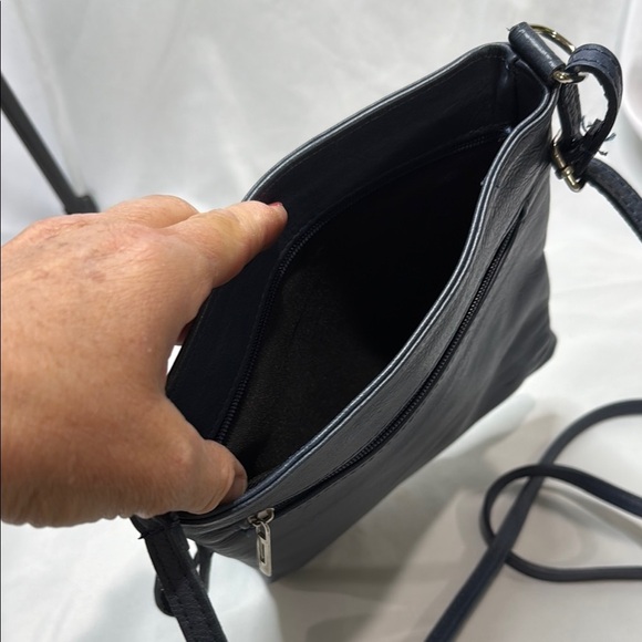 Vera Pelle Navy Blue Genuine Leather Crossbody Bag with Zippered Pockets - Picture 8 of 15